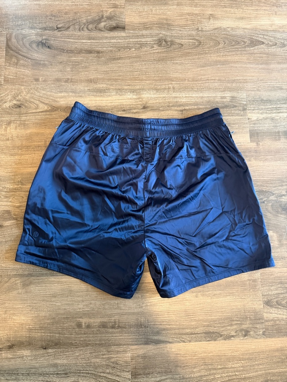 NWOT Lululemon Stretch Satin Nylon Shorts 5" CLBL Blue Men's Medium - Picture 2 of 3